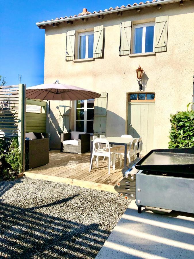 Maison Hirondelles Gites Mezieres-sur-Issoire Exterior foto