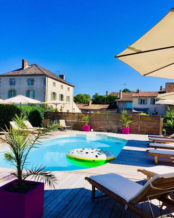 Maison Hirondelles Gites Mezieres-sur-Issoire Exterior foto